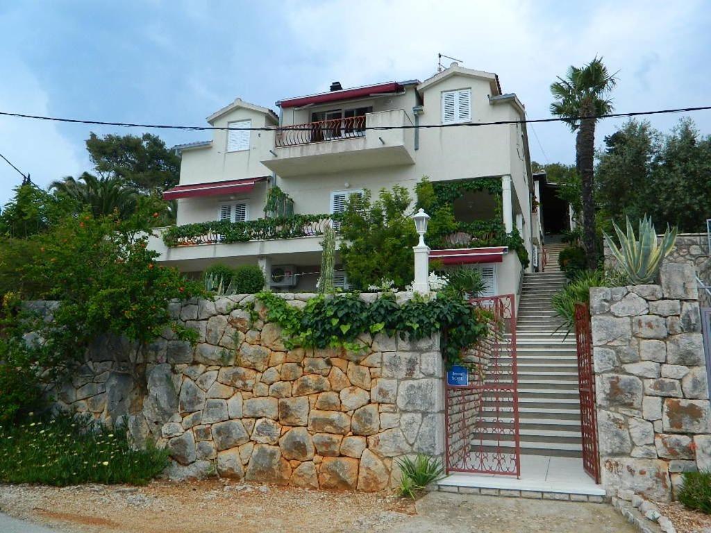 Apartments And Rooms Darinka Vrboska Exterior photo