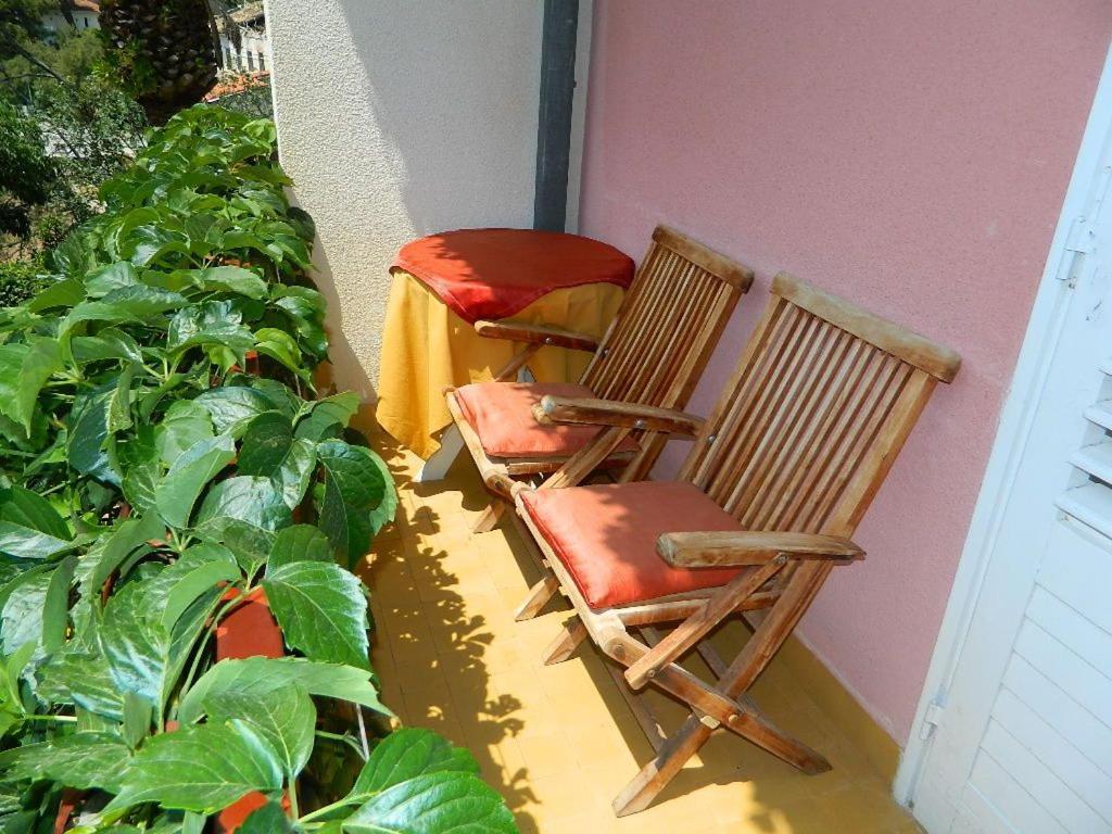 Apartments And Rooms Darinka Vrboska Exterior photo