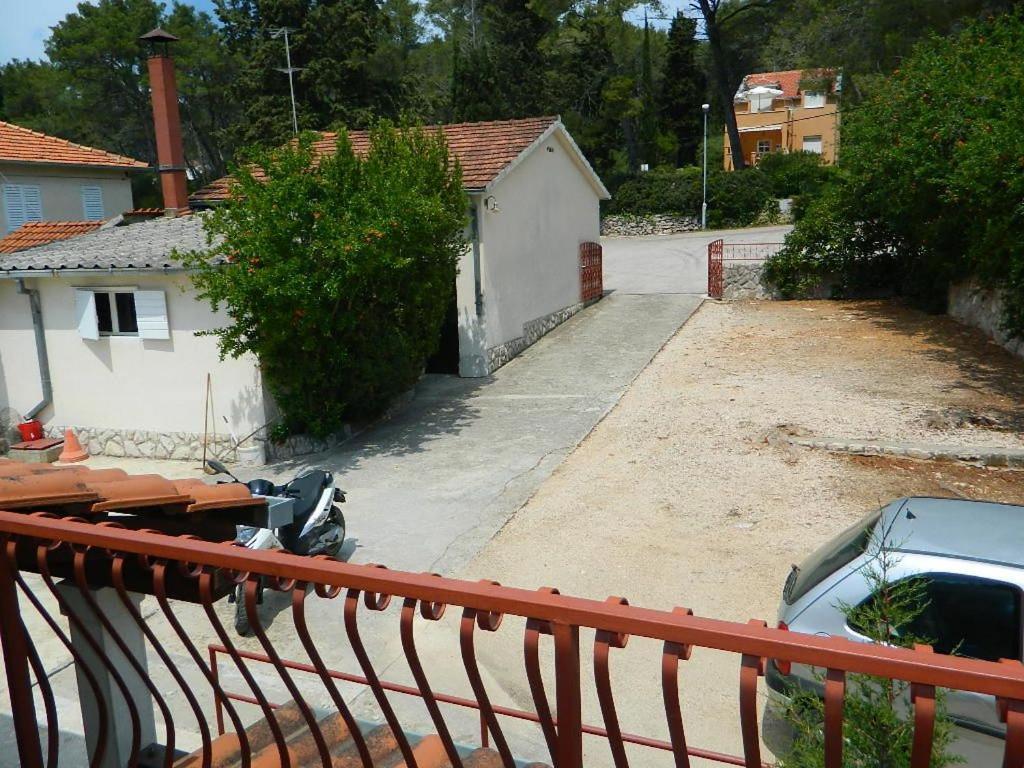 Apartments And Rooms Darinka Vrboska Exterior photo