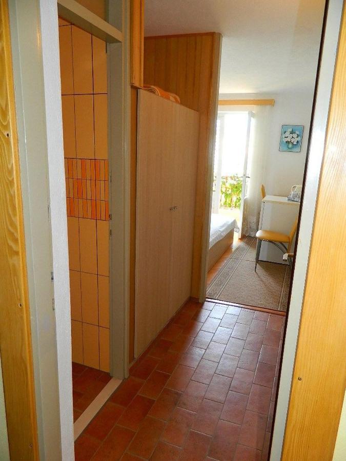 Apartments And Rooms Darinka Vrboska Exterior photo