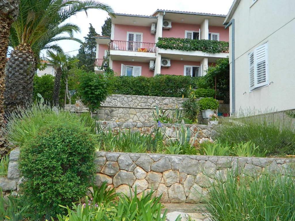 Apartments And Rooms Darinka Vrboska Exterior photo