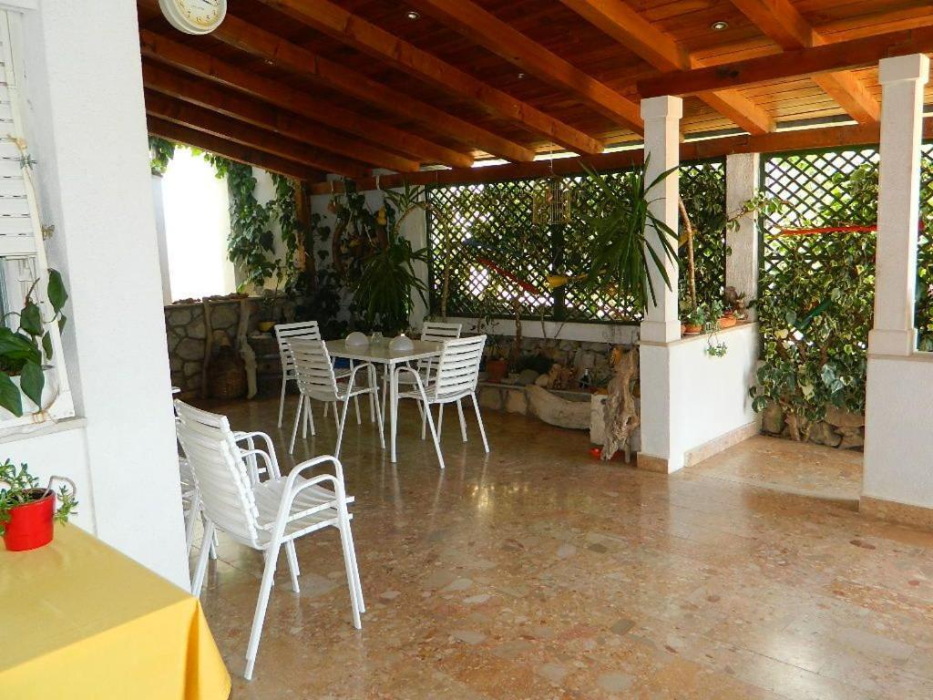 Apartments And Rooms Darinka Vrboska Exterior photo