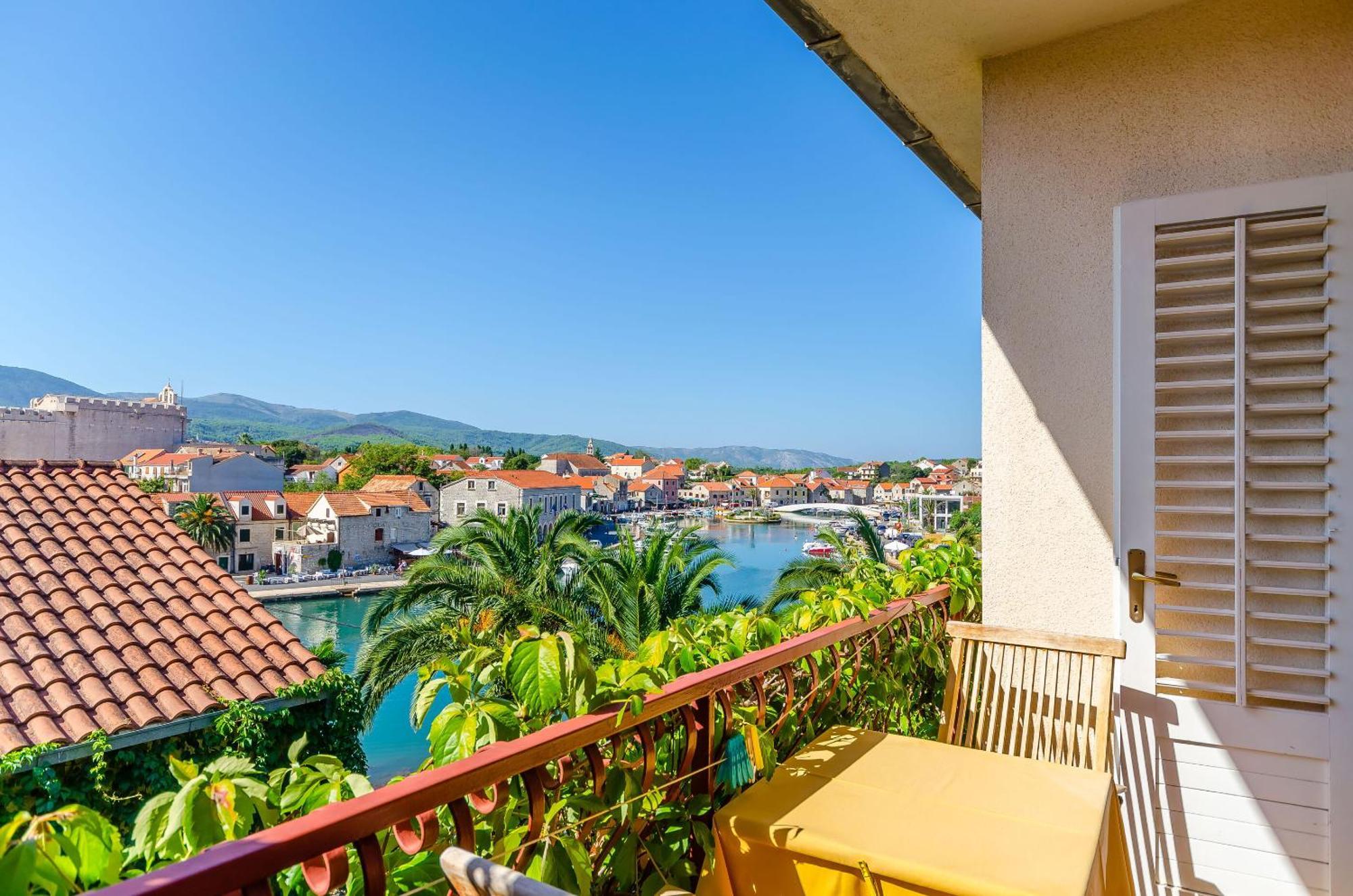 Apartments And Rooms Darinka Vrboska Exterior photo