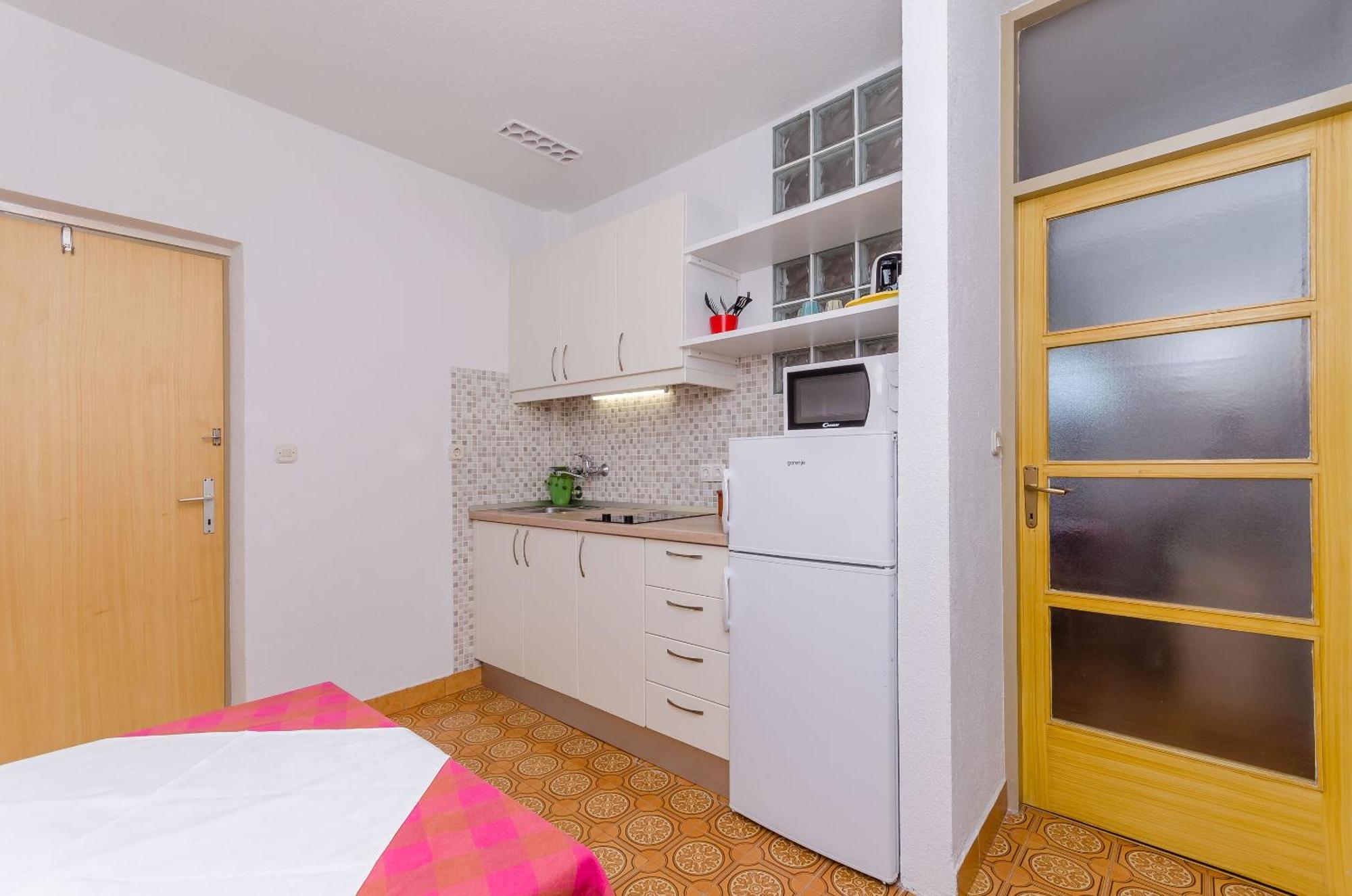 Apartments And Rooms Darinka Vrboska Exterior photo