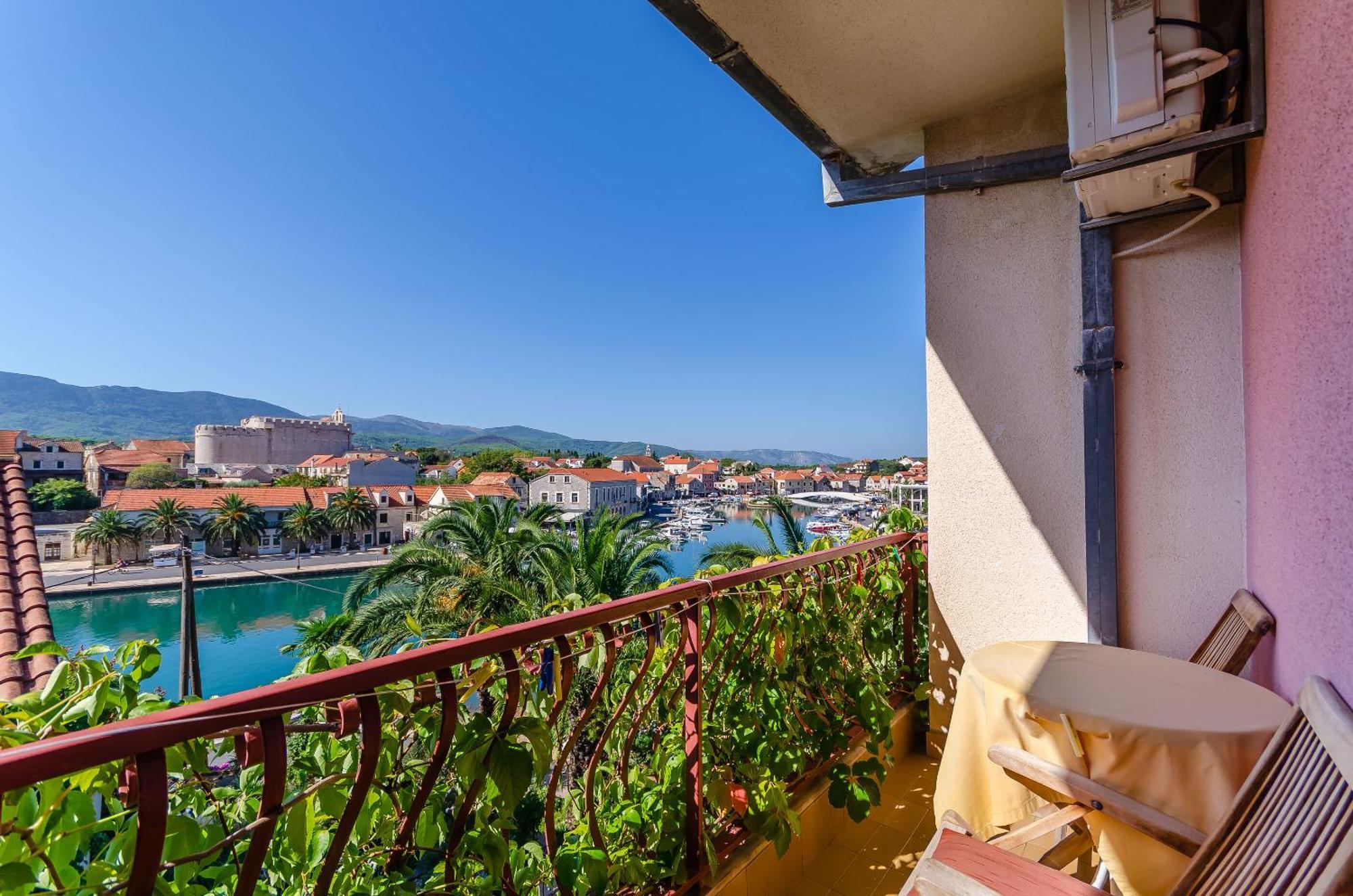 Apartments And Rooms Darinka Vrboska Exterior photo